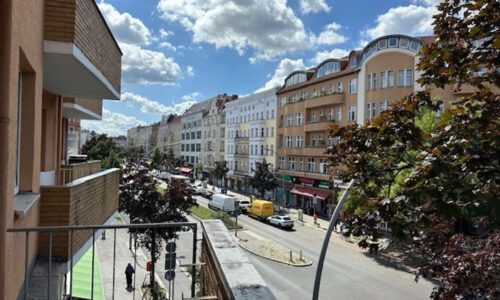 Lichtdurchflutete Zwei-Zimmer-Wohnung mit Balkon – Bezugsfrei Etagenwohnung<br>10967 Berlin