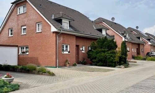 Kapitalanlage mit Charme: Vermietetes Reihenhaus in Nauen – Sicher vermietet, sicher investiert! Doppelhaushälfte<br>14641 Nauen