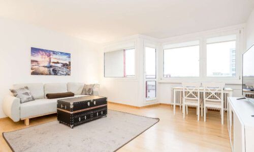 LIchtdurchflutetes möbliertes Apartment am Kudamm Dachgeschosswohnung<br>10789 Berlin